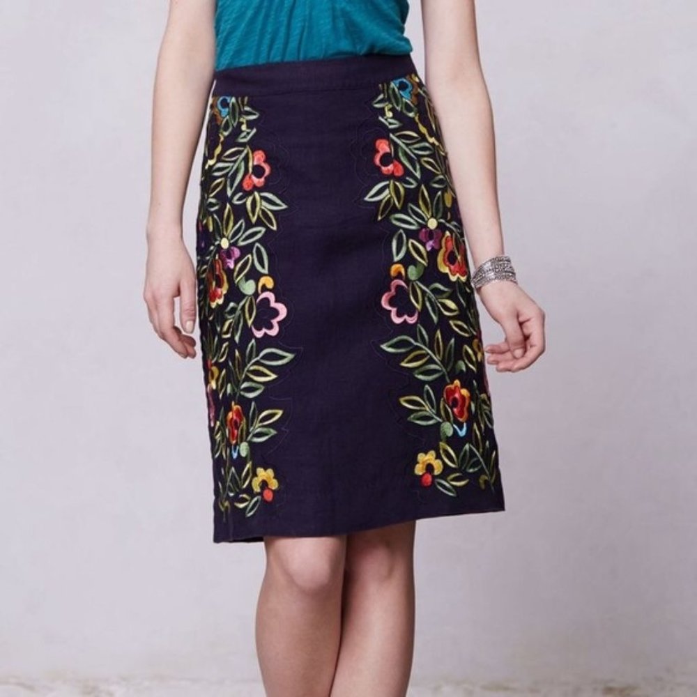 EUC Anthropologie Moulinette Soeurs Clematis Embroidered Pencil Skirt in Size 6